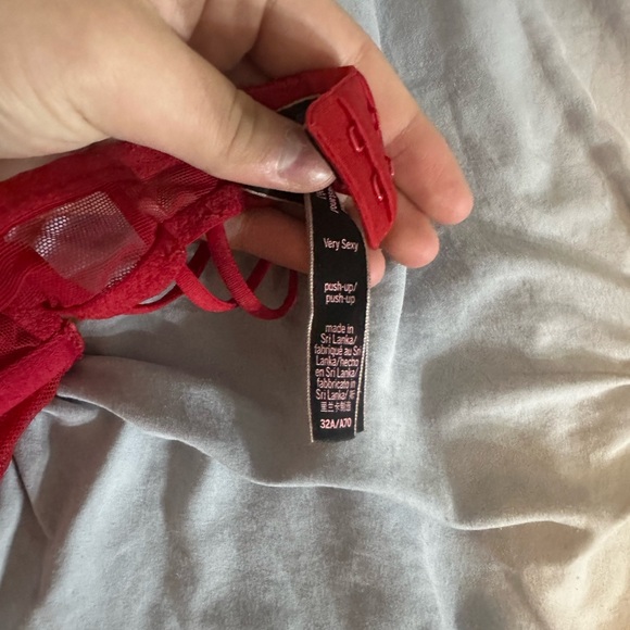 Victoria's Secret Fiery Red Lace Bra - Picture 2 of 5
